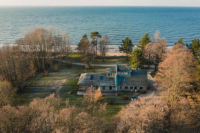 ĶURMRAGS sea side villa in Tūja